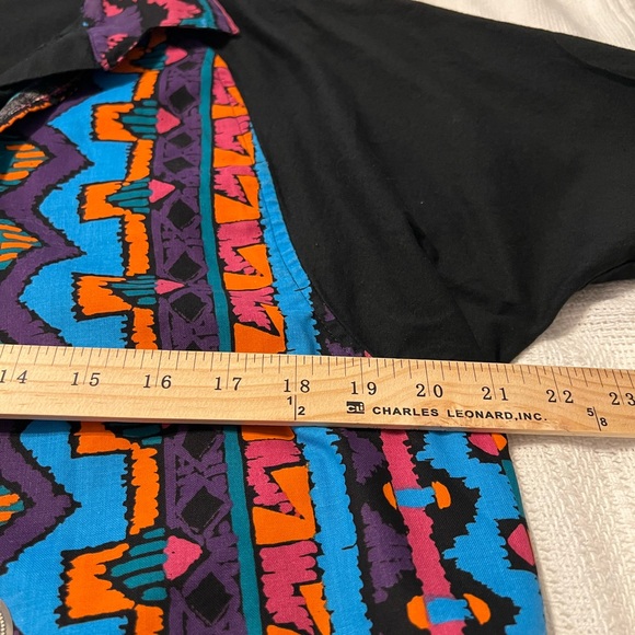 #1903. Vtg. Ozark Mountain Jean Co. Women's Black Aztec Print Shirt w/Conchos. M - Picture 7 of 8